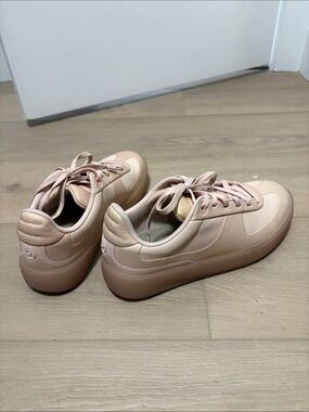 lululemon athletica Women’s Low-Top Lace-Up Sneakers in Blush and Nude